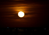 Rising Moon before the shuttle launch (1)