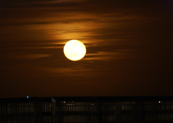 Rising Moon before the shuttle launch (1)